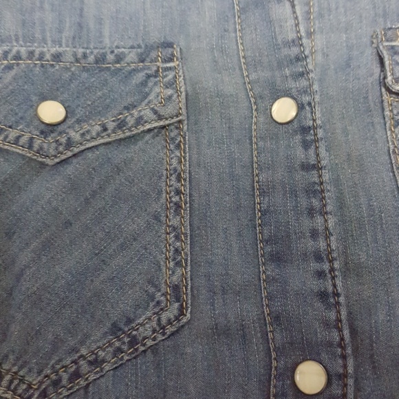 GAP denim pearl snap button down - Picture 3 of 6